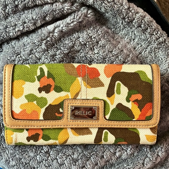 Relic wallet new without tags. Excellent/new condition - Picture 1 of 4